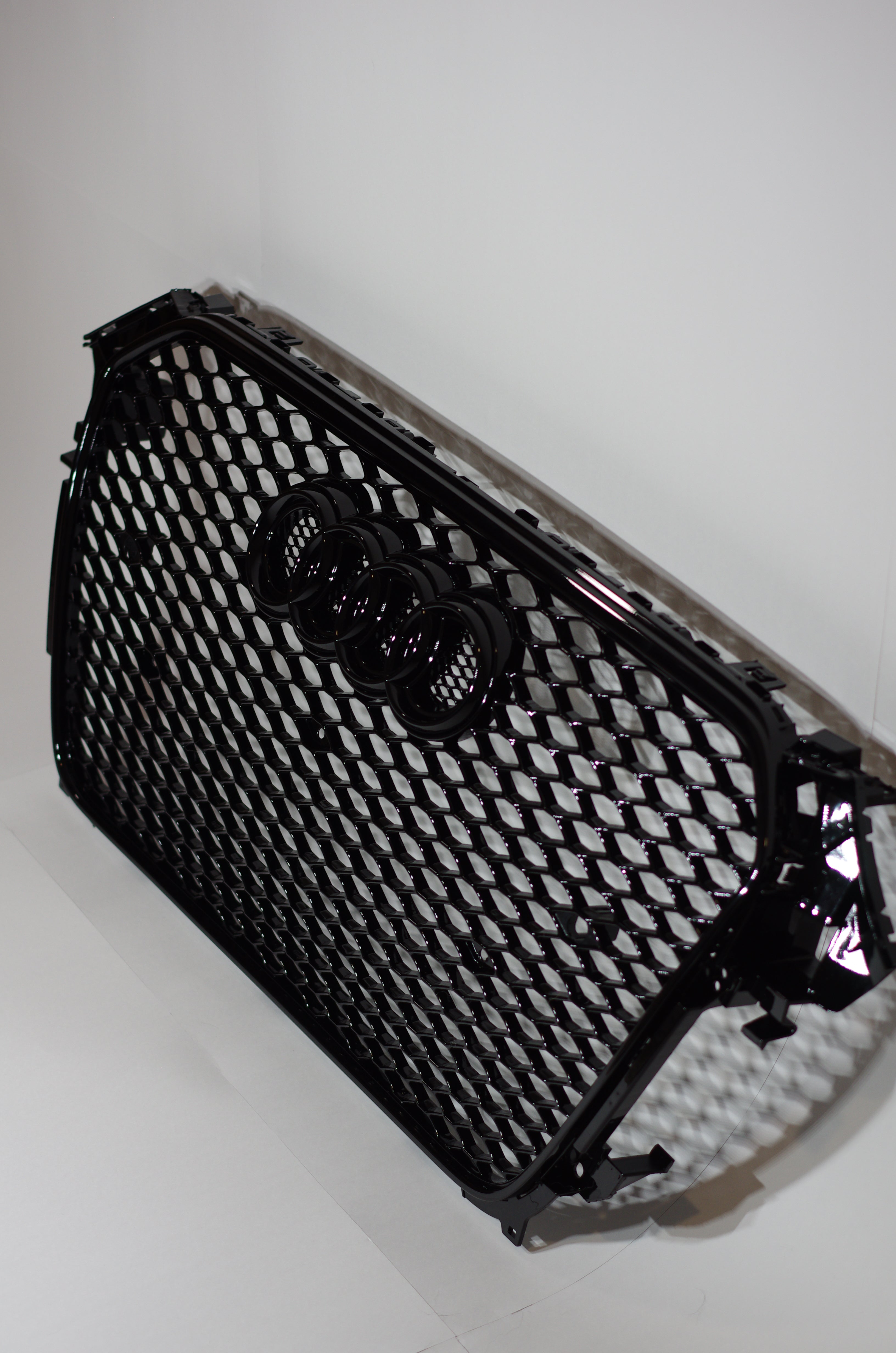 Gloss Black Honeycomb Grille – Audi A4/S4 (2013–2016 B8.5)