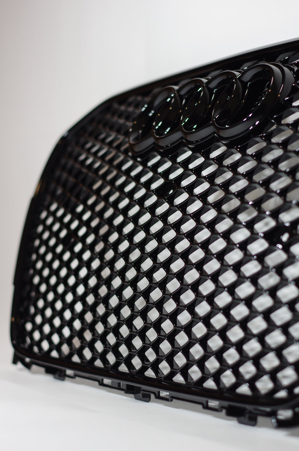 Gloss Black Honeycomb Grille – Audi A4/S4 (2013–2016 B8.5)