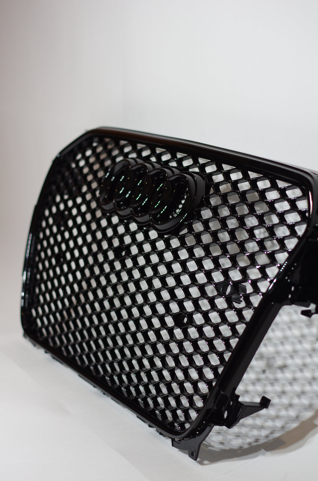 Gloss Black Honeycomb Grille – Audi A4/S4 (2013–2016 B8.5)